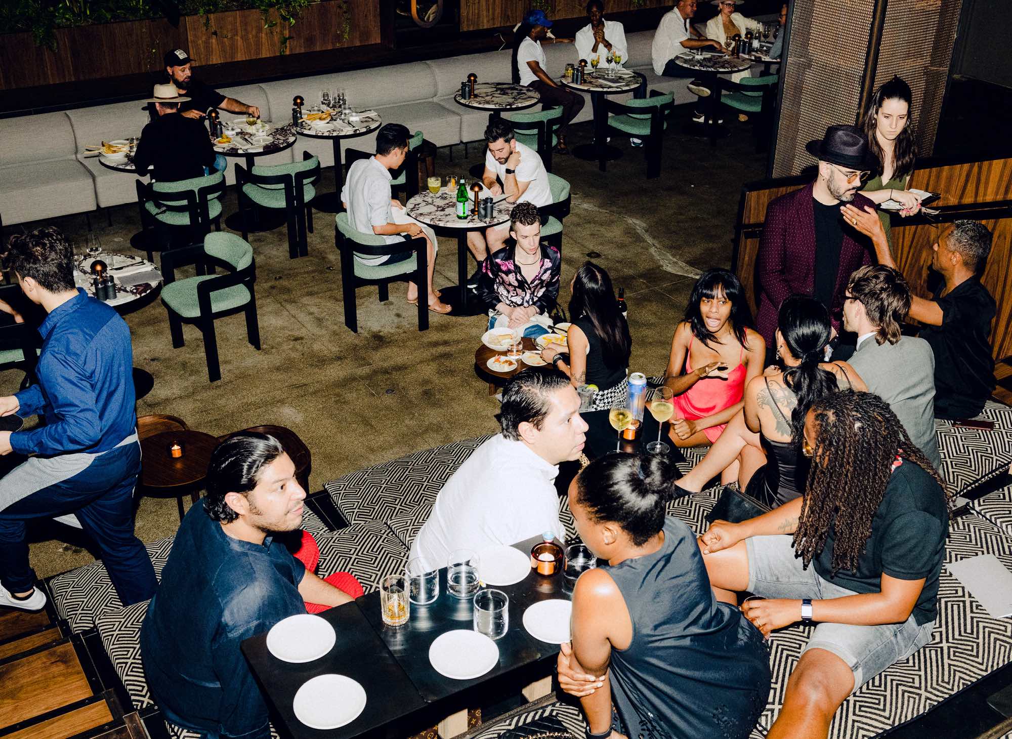 NeueHouse-Gallery-Bar-Social-Moment