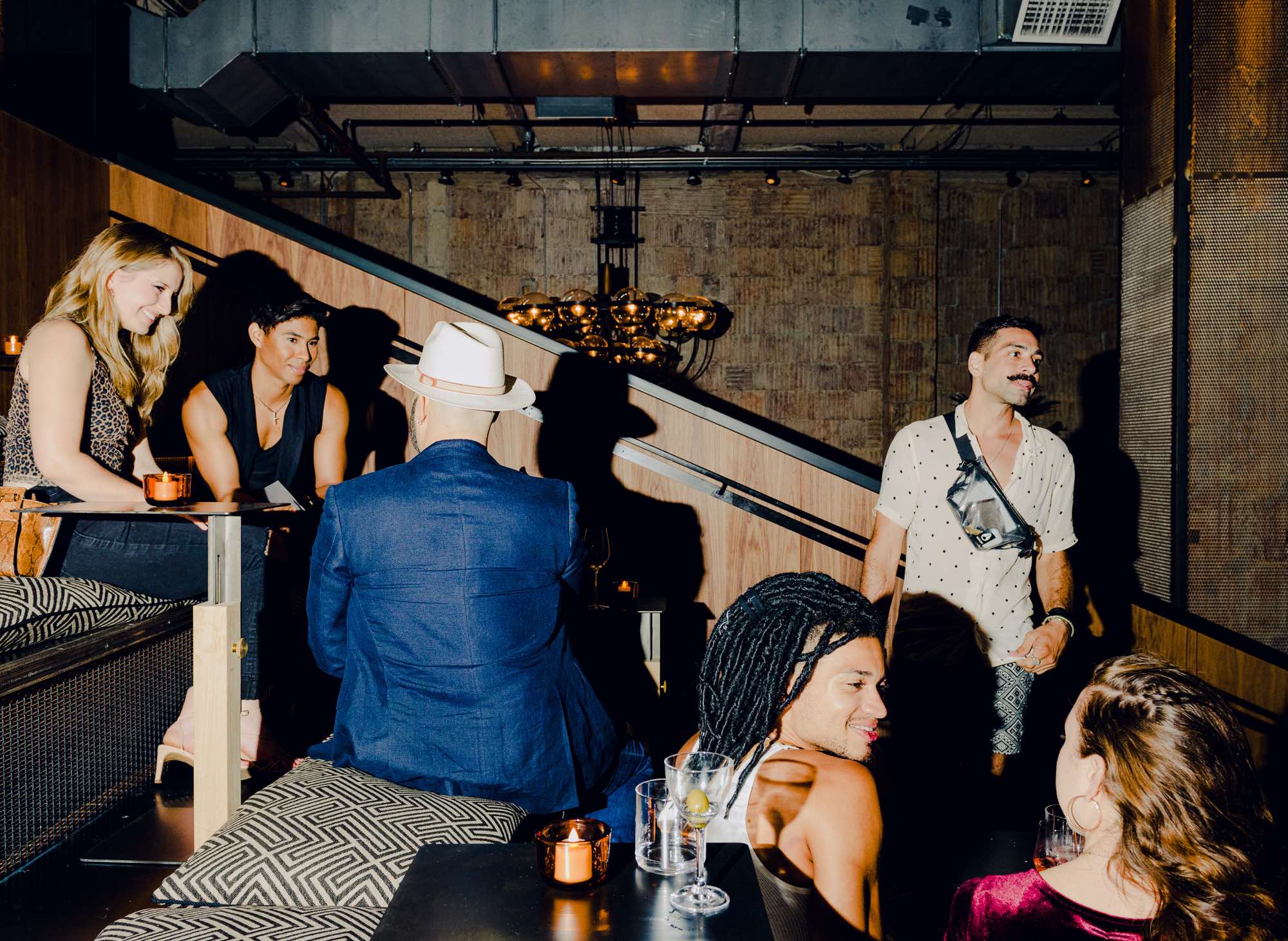 NeueHouse-Gallery-Bar-Social-Moment