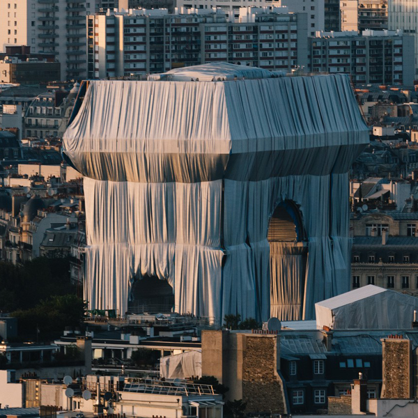 NeueHouse-Seen-Heard-L'Arc-de-Triomphe-Wrapped-Christo-and-Jeanne-Claude